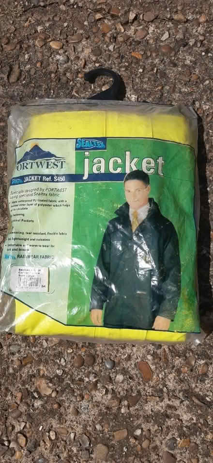 Photo of free Waterproof jacket (HP21 Aylesbury) #1