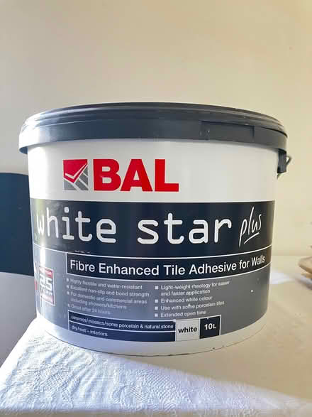 Photo of free White wall tile adhesive 10L (Presteigne LD8) #1