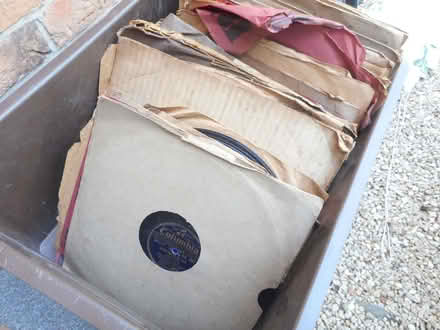 Photo of free box of old 78 records (Patney SN10) #1