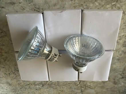 Photo of free 8 GU 50W Mains Halogen bulbs unused (Welling DA16) #1