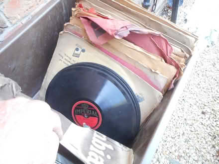 Photo of free box of old 78 records (Patney SN10) #3
