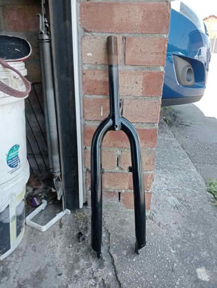 Photo of free 24 inch wheel bike fork (Dovecote BS37) #4