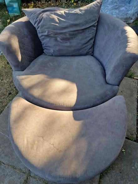 Photo of free Swivel 2 person cuddle chair (Hythe CO1) #1