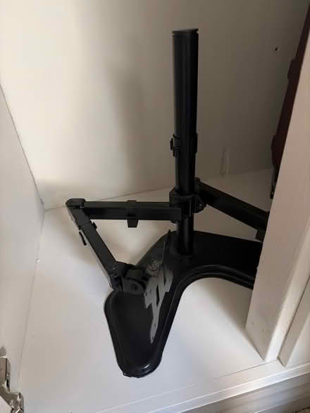 Photo of free 2 monitors with arm for holding both together (Rodington SY4) #2