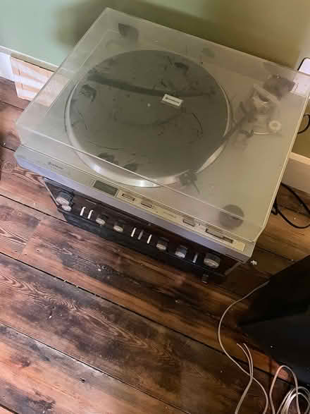 Photo of free Turn table, amp & 2 speakers (Marple SK6) #2