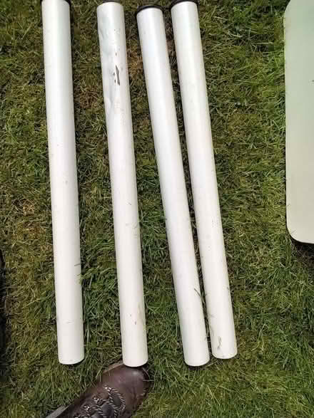 Photo of free Table with screw on legs (Penrith CA11) #3