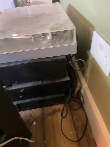 Photo of free Turn table, amp & 2 speakers (Marple SK6) #3