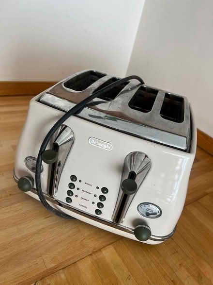 Photo of free 4 slice toaster (Gleedless (S12)) #1