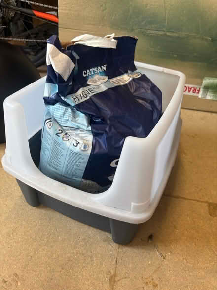 Photo of free Cat bed and litter tray (CF11 leckwith) #2