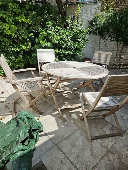 Photo of free A garden set- 1 table and 4 chairs (Fulham Palace Rd SW6) #1