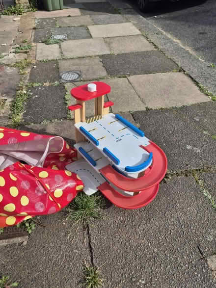 Photo of free Parking garage toy (SW4) #1
