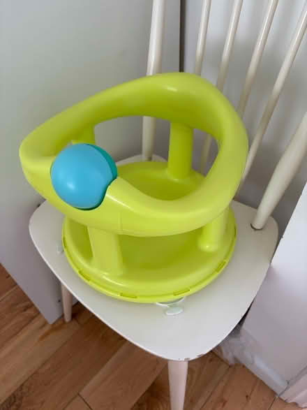 Photo of free Baby bath seat (Hither Green SE13) #1