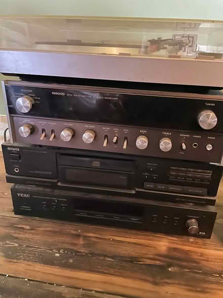 Photo of free Turn table, amp & 2 speakers (Marple SK6) #1