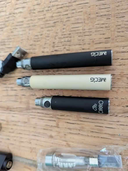 Photo of free Rechargeable refillable vape pens (Handsworth B21) #4