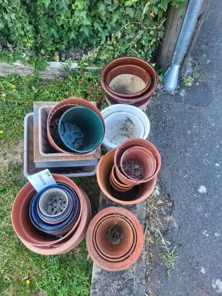 Photo of free Plant pots (High Wycombe HP13) #2