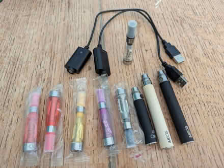 Photo of free Rechargeable refillable vape pens (Handsworth B21) #1