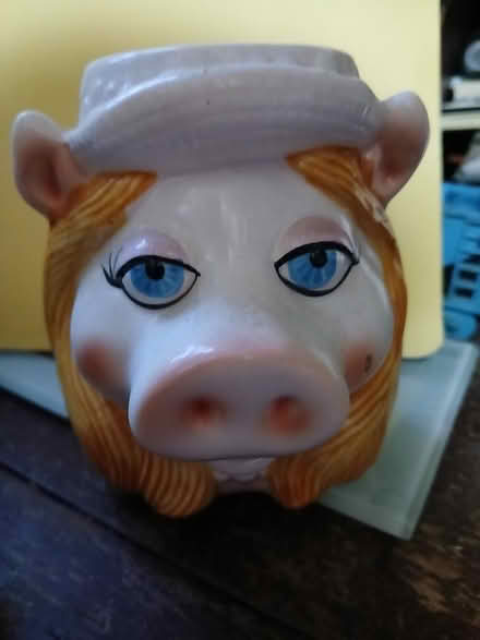 Photo of free Miss Piggy Mug (Elmhurst Queens) #1