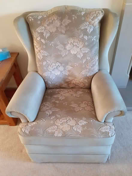 Photo of free Sherbourne 3 seater sofa and 2 matching arm chairs (Calcutt HG5) #3