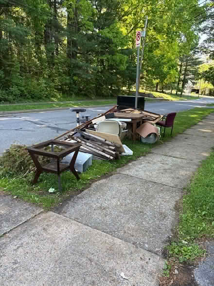 Photo of free Curb Alert (Thomas St near N Allen) #1