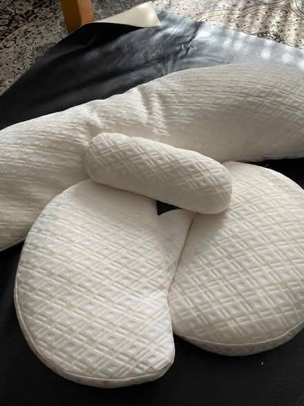 Photo of free Pregnancy Pillow (Bow E3) #1