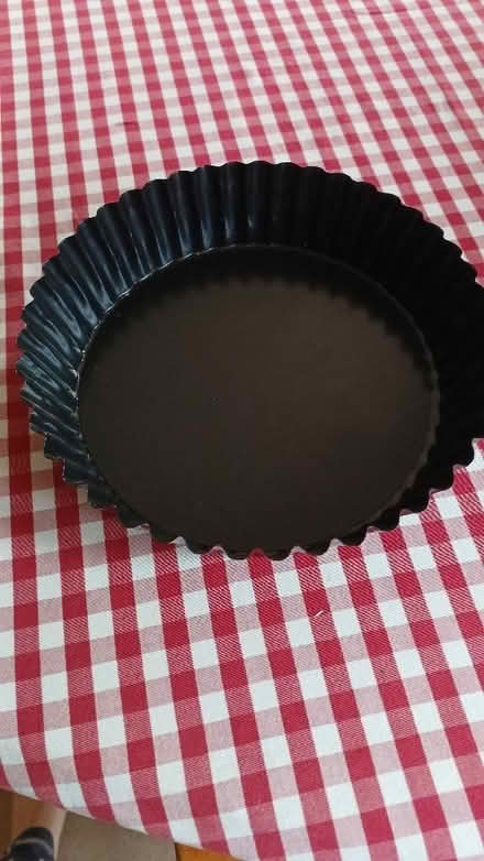 Photo of free Flan tin, deep, 9 inches, loose bottom. (Theale RG7) #1