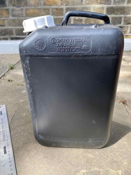 Photo of free sealable plastic jug (Barnsbury N1) #2