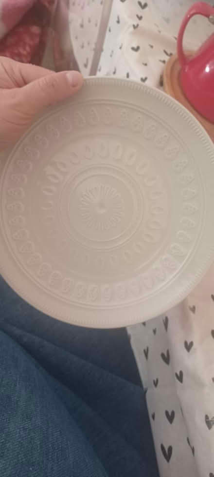 Photo of free 4 side plates cream (M32) #1