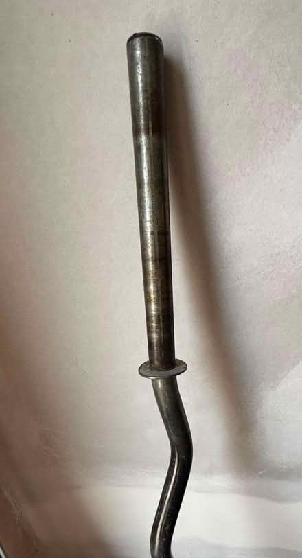 Photo of free Non‐threaded EZ bar (Lavender Hill SW11) #2