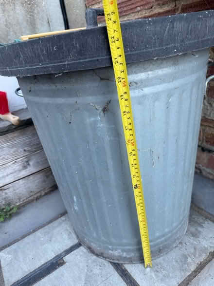 Photo of free Metal Bin With Lid (Upminster Bridge RM14) #2