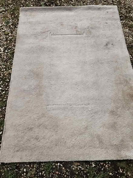Photo of free Cream textured rug 190cm x 133cm (Sutton Benger) #1