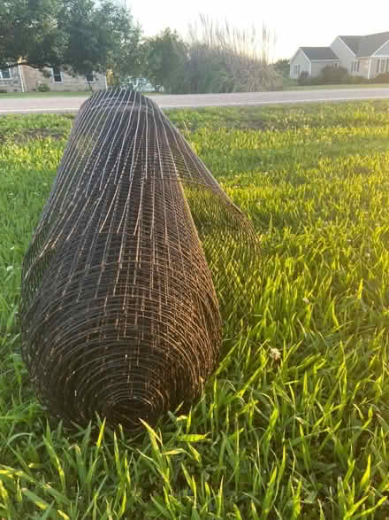 Photo of free Wire black coated and planting pots (1304 Sanderson Road Chesp) #1