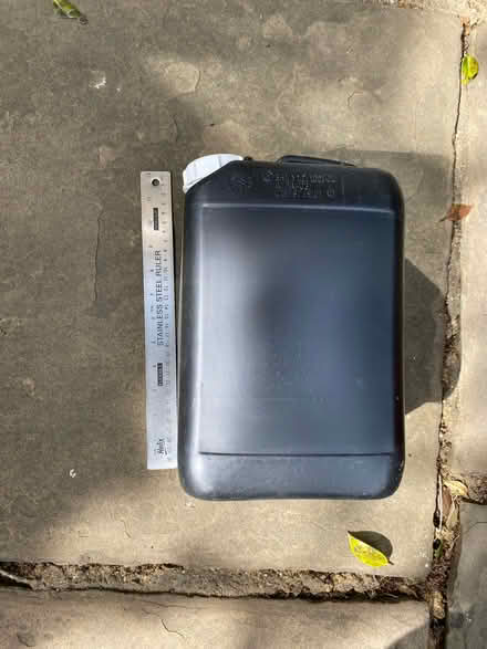 Photo of free sealable plastic jug (Barnsbury N1) #1