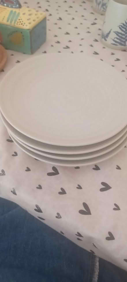 Photo of free 4 side plates cream (M32) #3