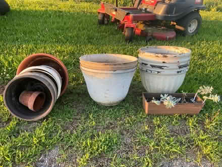 Photo of free Wire black coated and planting pots (1304 Sanderson Road Chesp) #3