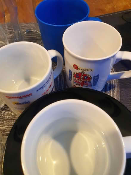 Photo of free Selection of glasses and mugs (DA1) #3