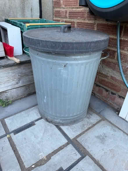Photo of free Metal Bin With Lid (Upminster Bridge RM14) #1