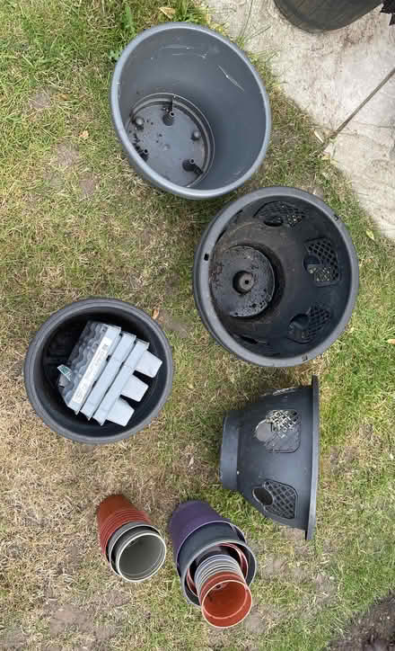 Photo of free Garden pots/baskets + accessories (Welling DA16) #1