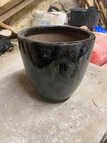 Photo of free Black plant pot (Whiteshill GL6) #1
