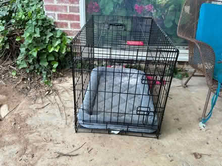 Photo of free Medium Dog crate (Rosemary Hill area.) #1