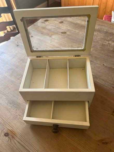 Photo of free Jewellery box (Brentwood CM13) #2