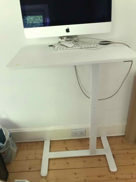 Photo of free standing desk (Law DD3) #1