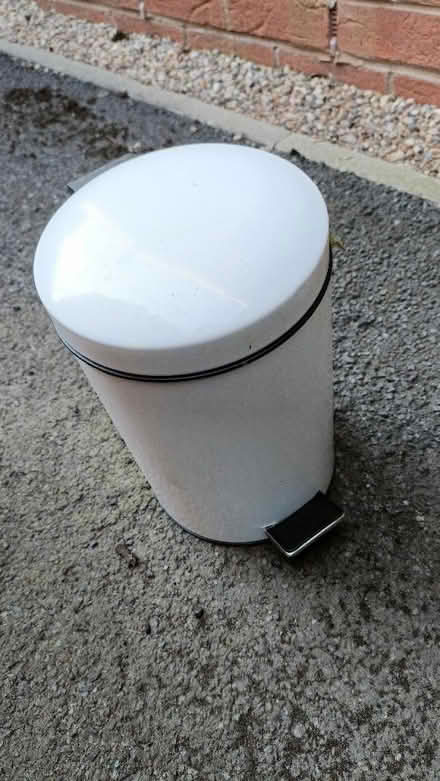 Photo of free Pedal bin (Highbury Vale NG6) #1