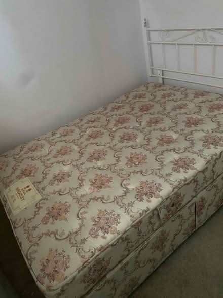 Photo of free Double bed (Bellingdon, HP5) #1
