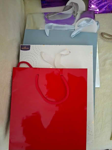Photo of free Gift bags & wrapping paper (Welling DA16) #2