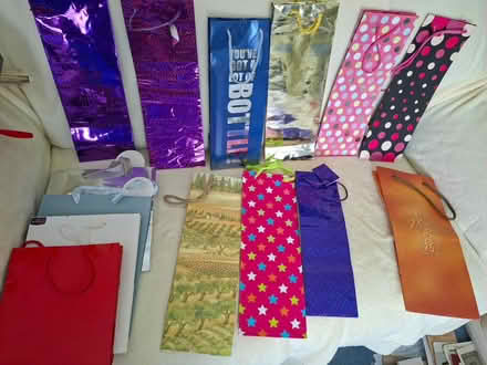 Photo of free Gift bags & wrapping paper (Welling DA16) #1