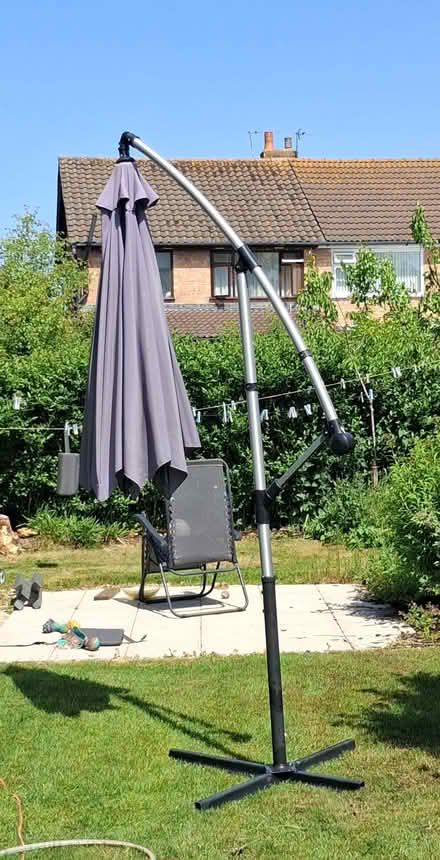 Photo of free Cantilever Parasol (Formby L37) #1