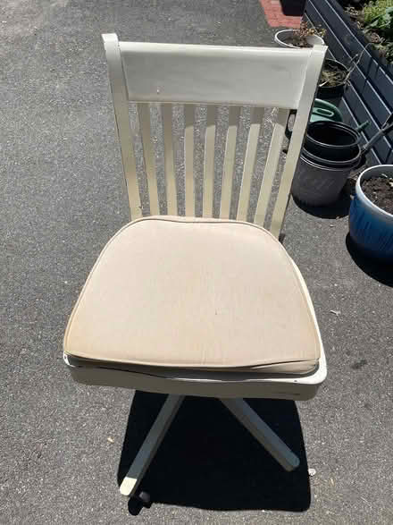 Photo of free Mid century swivel chair (Bloomfield) #3