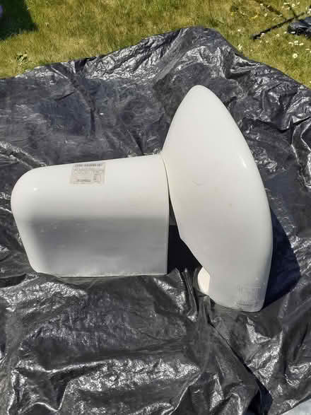Photo of free White Basin and hanging pedestal (Sherborne DT9) #2