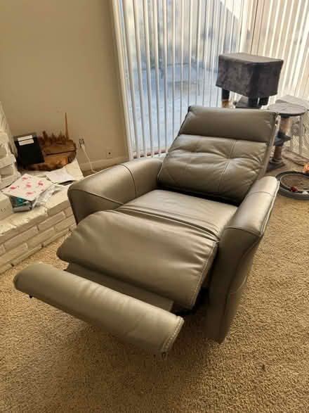 Photo of free Electric recliner (San Jose California) #3