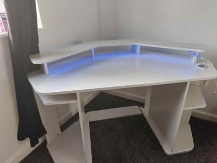 Photo of free Corner desk (Greengates BD10) #1
